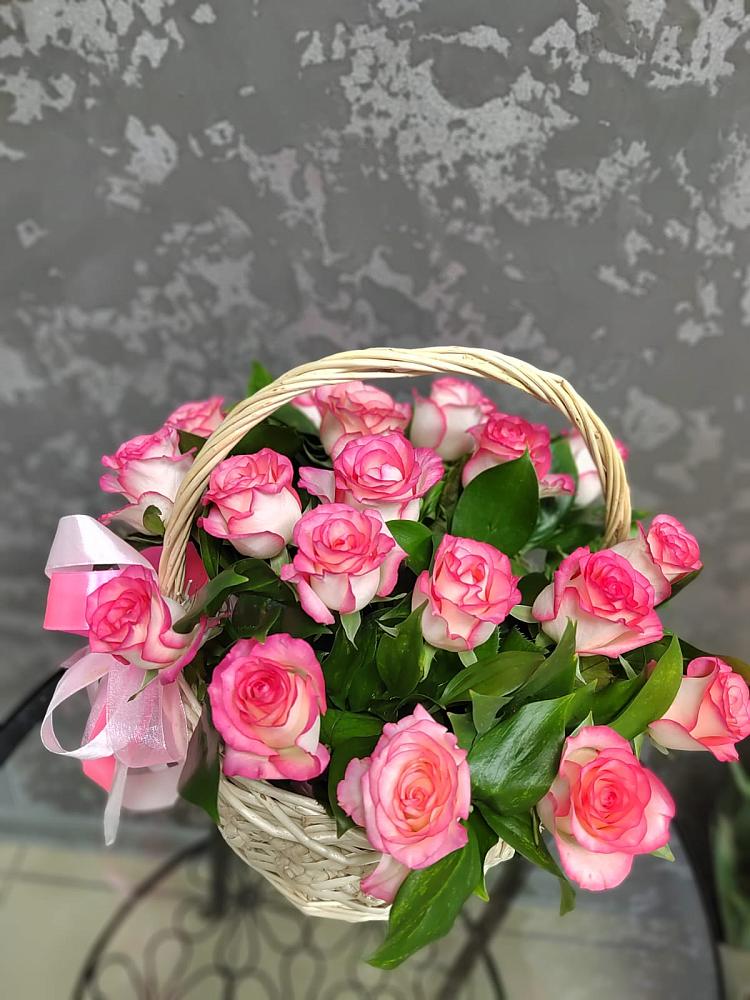 Цветочная композиция из Розы в корзине в Бакшеево