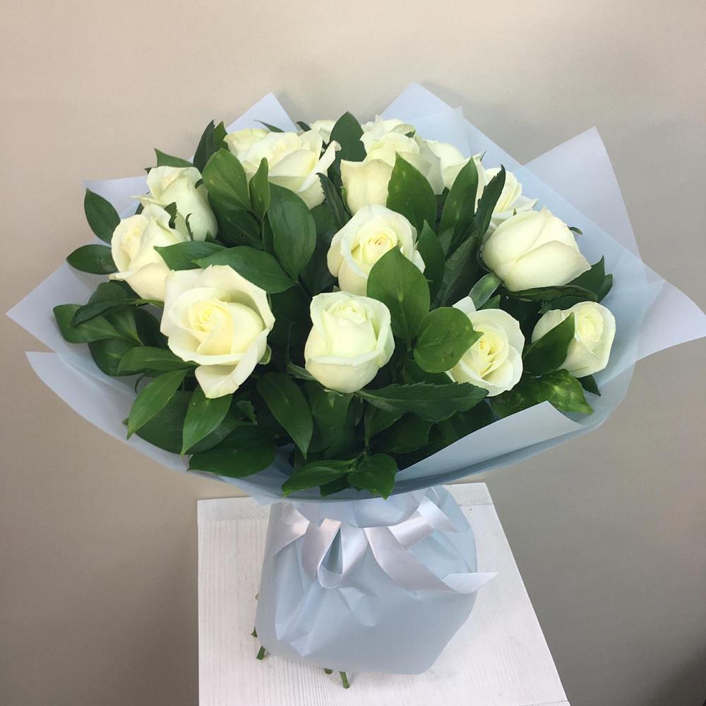 Букет 15 Белых роз Проуд в Бакшеево