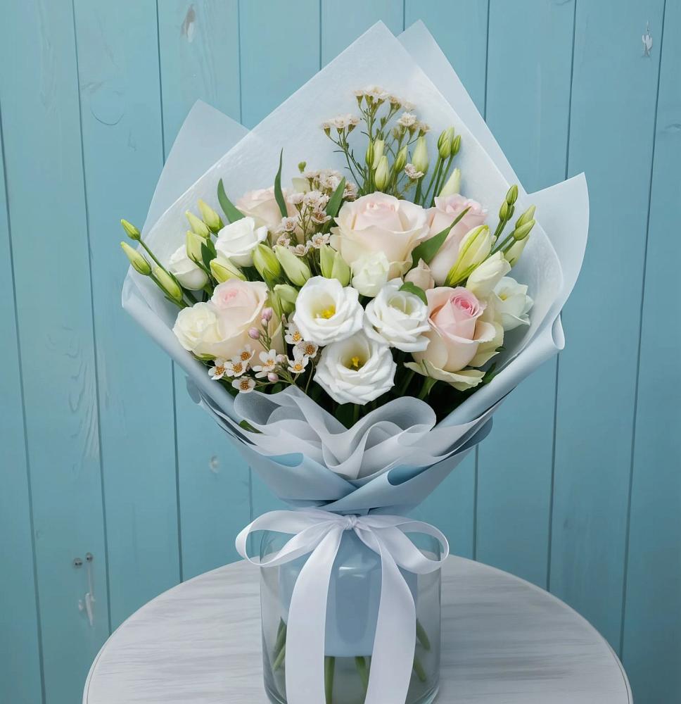 Букет цветов из: Розы и Лизиантусы в Бакшеево