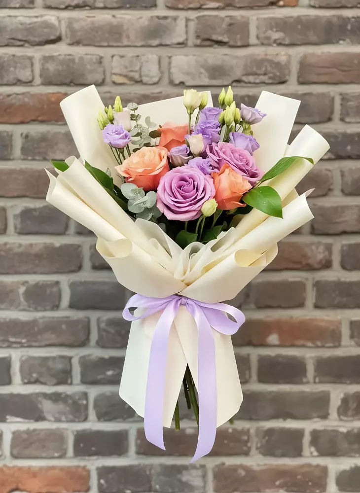 Букет цветов из: Лизиантусы и Розы в Бакшеево