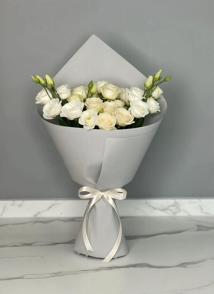 Букет цветов из: Розы и Лизиантусы в Бакшеево