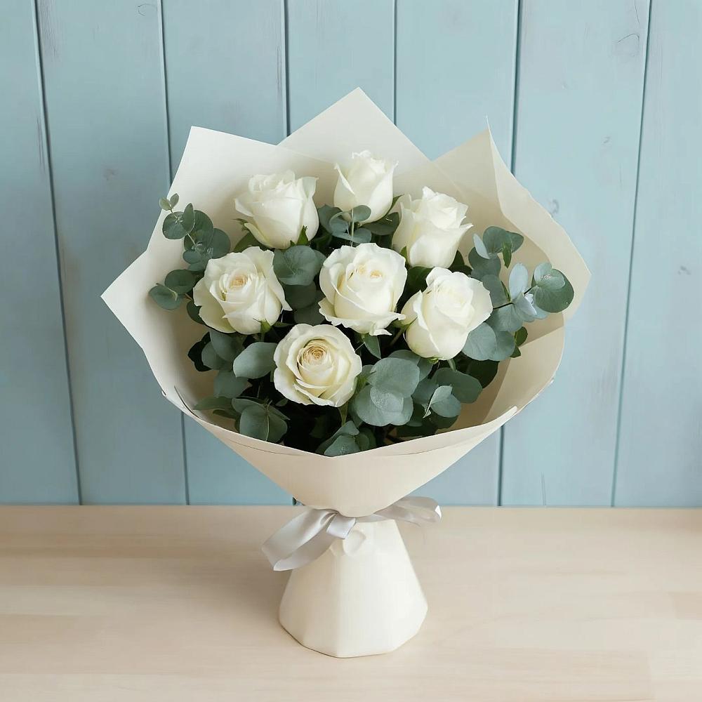 Букет Белые розы в Эвкалипте в Бакшеево