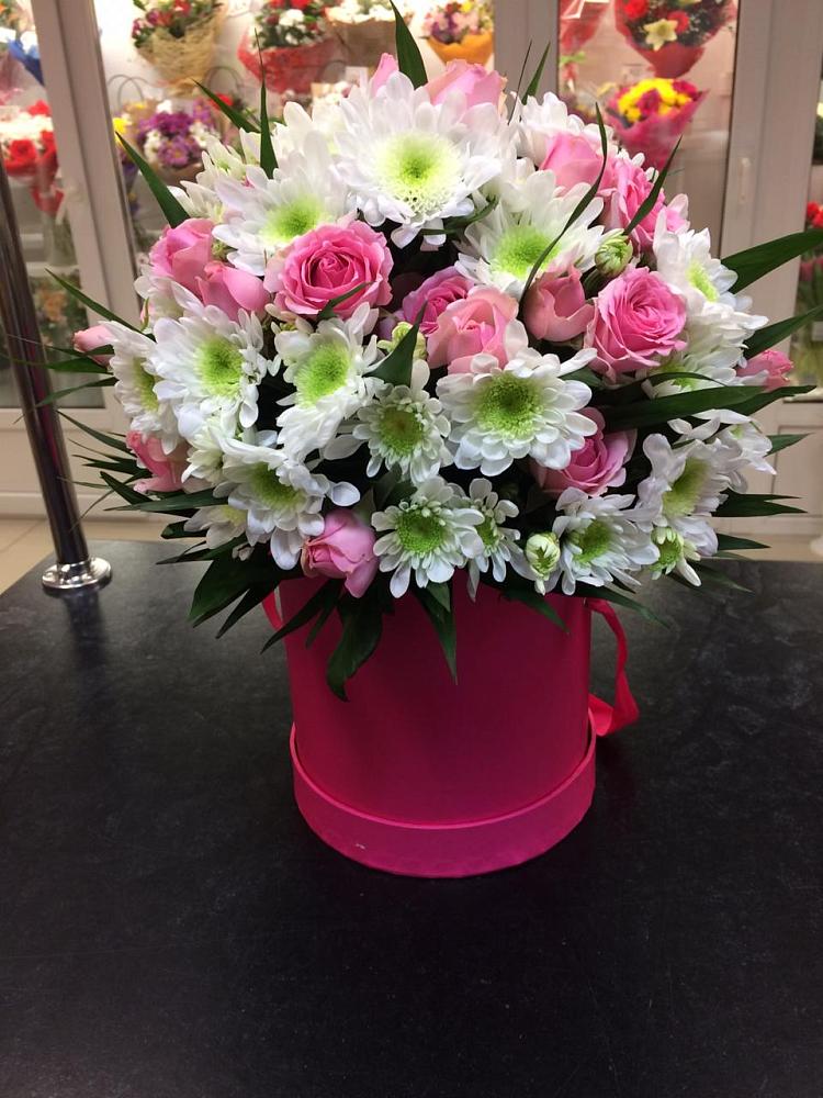 Цветочная композиция из Розы и Хризантемы в шляпной коробке в Бакшеево