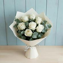 Букет Белые розы в Эвкалипте в Бакшеево