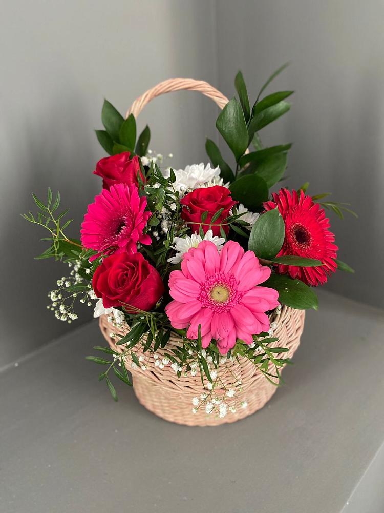 Цветочная композиция из Розы, Хризантемы и Герберы в корзине в Бакшеево